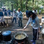 カレーにルーを入れる