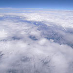 飛行機からのショットかっこいい！！１万メートル付近の雲の上！！見てるだけで気持ち良い♪