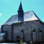 Beaumont-du-Lac - Eglise avec vestiges de fortifications