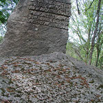 Oeuvre contemporaine le long du Chemin des Poètes (sentier de randonnée) - Peyrat-le-Château