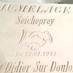 Plaque gravée de jumelage en pierre de Savonnières