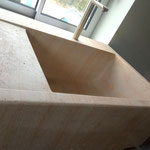 Conception, taille et pose d'un evier massif sur pieds en pierre de Bourgogne 110*73*35cm.