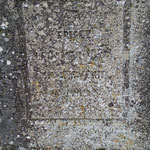 Avant : La croix de Saint nabor à CHASSEY BEAUPRE ( Meuse ) Restitution à neuf et à l'identique du fût gravé à cannelures torses, de la croix manquante avec sa base en pierre de savonnières. Restauration du socle et du chapiteau.