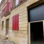 Après ; rénovation façade en pierre de savonnières, remplacement des éléments dégradés; jambages, parements, appuis.