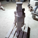 Après : Restauration d'un muret et calvaire en pierre d' Euville et restitution à neuf de la croix sculptée.