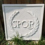 Blason Romain " SPQR " en pierre de Tervoux