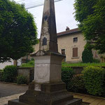 avant : restauration du monument aux Morts de Lironville (54) en pierre de Savonnières et Bleu de Lignières
