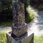 Restitution à neuf et à l'identique d'une croix de chemin en pierre d'Euville. Avant