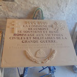 Plaque commémorative avec Gravure et bas-relief en pierre de Tervoux