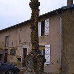 Avant : Restauration complète du calvaire d'ETON (55) en pierre de Jaumont et dallage en pierre de Bourgogne