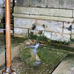 Avant ; Lavoir du Haidot Delouze 55, restauration complète, remplacement des pierres dégradées et de la pierre à eau