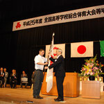 選手団旗授与（正智深谷高校　男子バスケットボール部　青木和希選手）