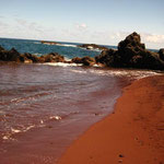 http://www.onlyinhawaii.org/red-sand-beach-on-kaihalulu-bay/