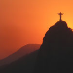 Sonnenuntergang auf dem Zuckerhut mit Blick auf den Corcovado mit meinem ehemaligen Schueler Robert M. am 1.10.2011