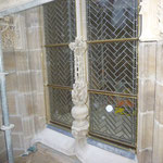 Cathédrale de MOULINS (03) Monument Historique - Restauration complète de la baie du portail Nord, bavettes en plomb et grilles de protection laiton