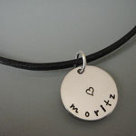 asereba-charm mit Lederhalsband in schwarz inkl. Sterlingsilber-Karabinerverschluss (Komplettpreis 30 €)