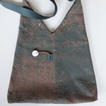 26. stof  (b. 30cm x h.45cm)verstelbare schouderband. €60,00