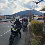 バイクも食事中