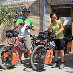 Joakim und Wey, sie fahren von Schweden nach Bangkok cycling from home to home!