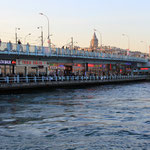 Galata Bridge, sie überspannt das goldene Horn