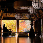 秋の礼拝（奈良県長谷寺  １１月）海原茂喜
