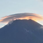 笠雲（忍野村  10月）梅川記生