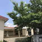 ⑬教会の正面入り口です。