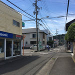 ⑩最初の交差点（左に「パナソニック」店）を右折（再び北へ）。