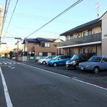 安東小交差点から二つ目の十字路（右手前にグランメールハイムというアパート）を右折（南向き：駿府城公園方向に一方通行）