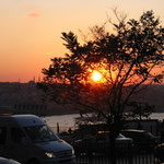 Blick über das goldene Horn bei Sonnenuntergang.
