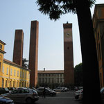 Typisch für die alte Universitätsstadt Pavia sind die mittelalterlichen Türme an den Häusern der früher mächtigsten Familien der Stadt. Viele sind allerdings bereits zusammengefallen.