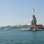 Der Leanderturm im Bosporus. Linker Hintergrund: Blaue Moschee, Hagia Sophia und Topkapipalast.