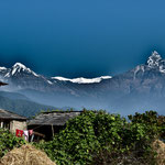 Rechts der Machapuchare, das "nepalesische Matterhorn"