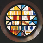 Kirchenfenster, 1966, Reformierte Kirche Laufen, Farbiges Muranoglas Schmelztechnik hergestellt bei Salviati & Cie Murano, Venezia