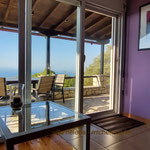 freier Blick durch bodentiefe Glasfront