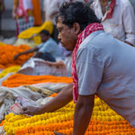  Chaque jour, on vend des tonnes de fleurs fraîches qu'on expédie ensuite aux 4 coins de l'Inde 