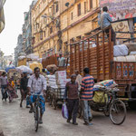 Certaines rues de la ville sont saturées de véhicules de toutes sortes