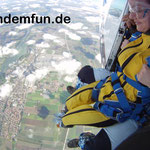 Fallschirmsprung Kind