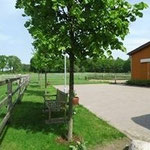 links befindet sich der Springplatz