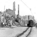 1941 Restos de La Ribera desde el oeste. En el centro, escaleras de acceso a la Plaza Vieja, donde estuvo el puente