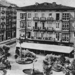 1904 Plaza de Pi y Margall desde el este. El edificio del centro de la imagen es el que se derribó en los años 30