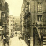 ¿Año? Calle del Puente desde el arco bajo la torre de la Catedral. A la derecha, "Escalera de los Mártires"; al fondo, Plaza Vieja