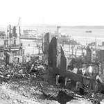 1941 Restos de la Calle Cádiz tras el incendio desde la Catedral (el muro de piedra a la izquierda pertenece a ésta). Por detrás se pueden ver los restos de Méndez Núñez y de la Plaza de Bolívar