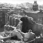1936 Derribo de la Iglesia de San Francisco desde el norte. Al otro lado de la iglesia está la Plaza de Pi y Margall y, a la izquierda, Isabel II