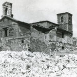 1941 La Blanca totalmente destruida. Por detrás, la Calle de La Compañía. Entre ambas, se intuye la Calleja de Tableros
