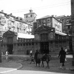 ¿Año? Mercado de Atarazanas desde la confluencia de las calles Colón y Lealtad. Por detrás, casas de la Calle del Rincón y, más allá, torre de la Catedral