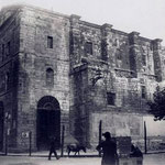 1923 Iglesia de San Francisco, en la esquina de Isabel II con Pi y Margall. A la izquierda, el Ayuntamiento