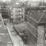 ¿Año? Calle Sevilla desde la Caja de Ahorros. A la izquierda, Escuela de Industrias (no ardió); a la derecha, "Casas de Regato" (esquina noreste de la zona siniestrada); al fondo, San José y, antes de llegar a ésta, Sánchez Silva (actual Guevara)