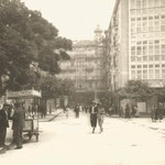 1925 Plaza de Pi y Margall desde el oeste. A la izquierda, el Ayuntamiento. Al fondo, Calle de Isabel II