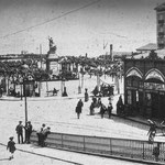 1890 Plaza Velarde desde el puente. A la derecha, Mercado de La Ribera